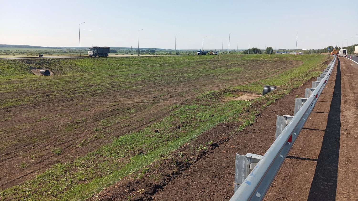Монтаж гофрированной трубы и барьерного ограждения участке - Дорога М-7, район Мензелинск